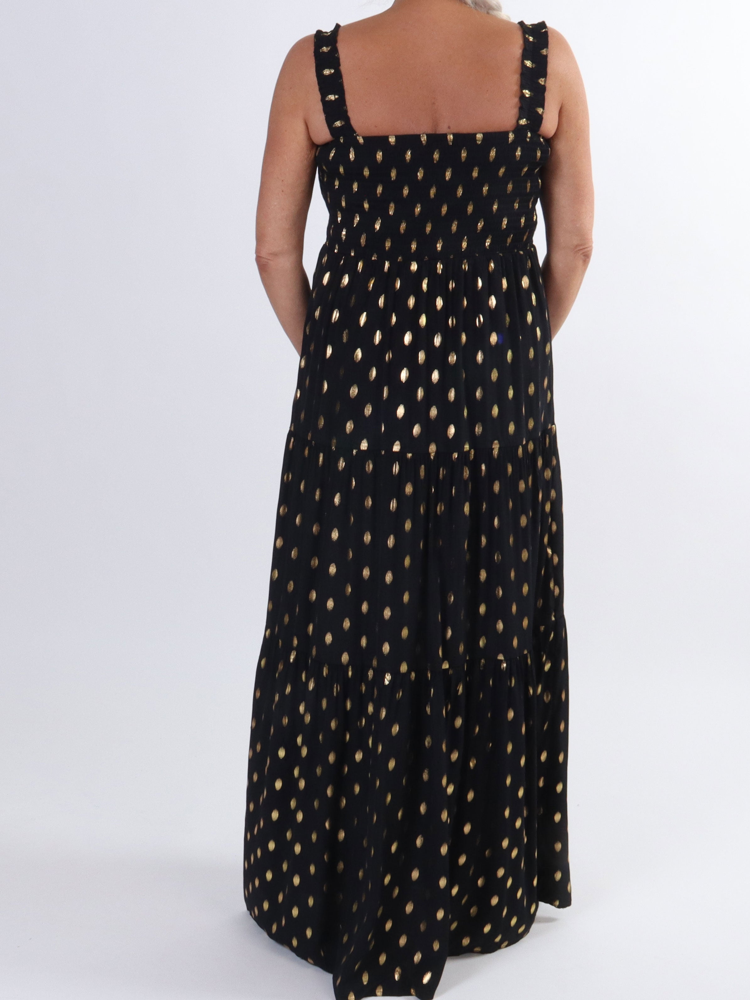 Emma - Lång klänning med smockad byst och gulddetaljer